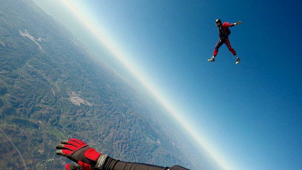 Unraveling the Impact of Barometric Pressure Fluctuations on Skydiving Performance