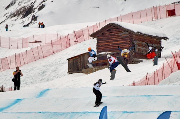 Discover Top-Rated Snowboarding Lessons in Avoriaz Now!